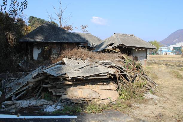 istock Abandoned Korean Farmhouse 1351965366