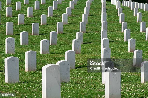 Кладбище — стоковые фотографии и другие картинки Арлингтонское национальное кладбище - Арлингтонское национальное кладбище, Похороны, Вооружённые силы США