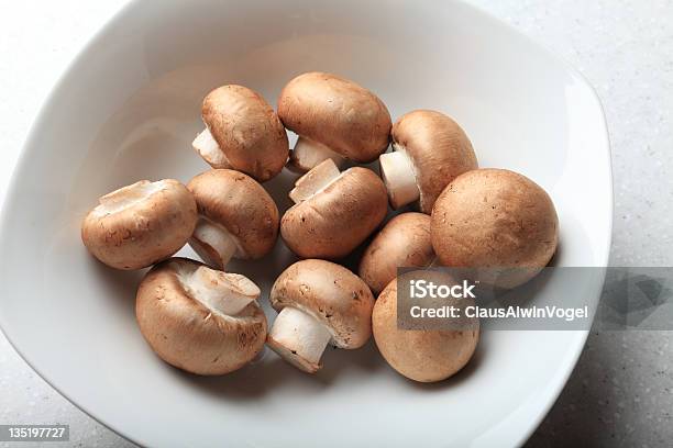 Cogumelos Champignon Ou - Fotografias de stock e mais imagens de Acompanhamento - Acompanhamento, Alimentação Saudável, Branco