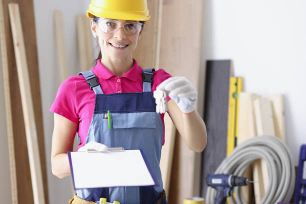 Woman repairer with documents and keys Portrait of smiling female builder holding bunch of keys and documents in hands. Young repairer looking at camera with gladness. Turnkey repair system concept turnkey project stock pictures, royalty-free photos & images