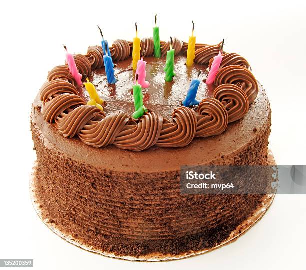 チョコレートケーキ - 誕生日ケーキのストックフォトや画像を多数ご用意 - 誕生日ケーキ, 白背景, ケーキ
