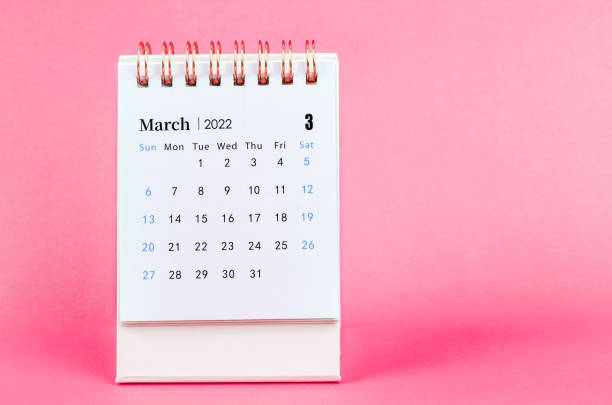 istock March 2022 desk calendar on pink background. 1352042529