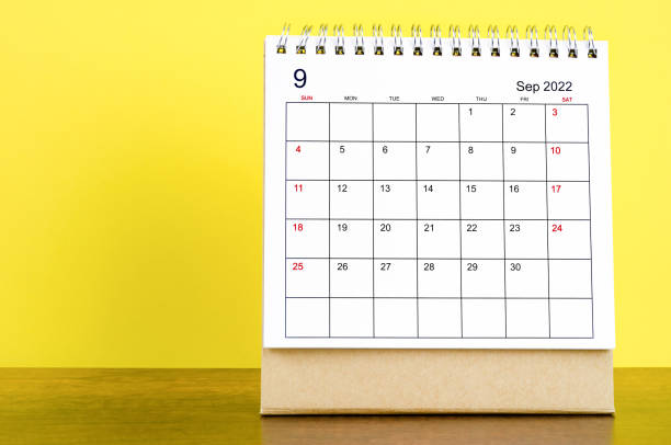 istock The September 2022 desk calendar 1352042575