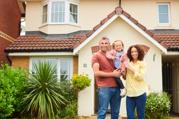 istock proud homeowner family 1352110477