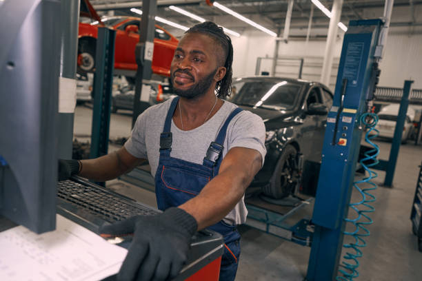 istock Pleased mechanic standing before screen of service center computer 1352125087