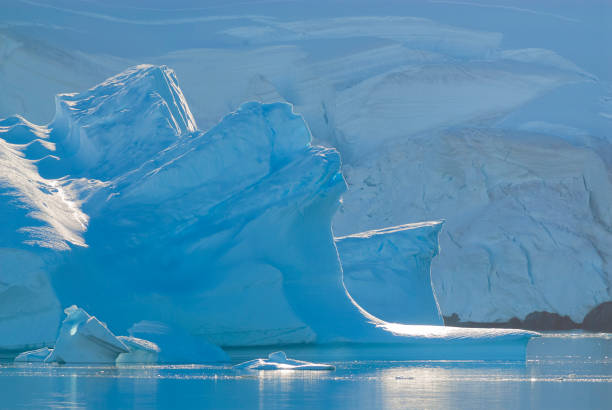 drake passage,dramatic sky - climate change south pole antarctica imagens e fotografias de stock