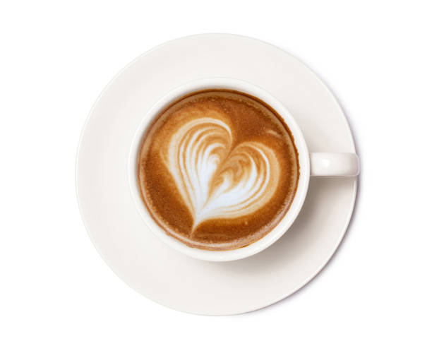 tazza di caffè di latte artistico con schiuma a forma di cuore isolata su sfondo bianco. con tracciato di ritaglio. - morning cream food milk foto e immagini stock