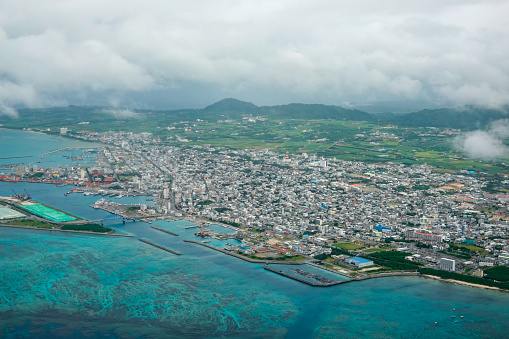 On the morning of October 22, 2021, I flew to Ishigaki Airport by direct flight from Haneda Airport.\nIt was a cloudy day, but before landing at Ishigaki Airport, I was able to take an aerial photograph of the center of Ishigaki City in the southern part of Ishigaki Island.