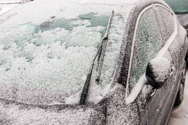 istock The car, covered with thick layer of snow. Negative consequence of heavy snowfalls. Side hundred cars with different patterns. 1352233079