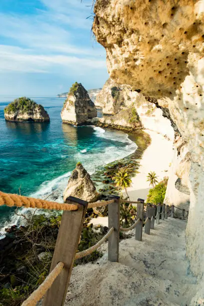 Stunning view of the Diamond Beach bathed by a turquoise sea. Diamond Beach is an untouched, white-sand beach on the eastern tip of Nusa Penida, Indonesia.