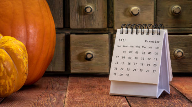 istock November 2021 - spiral desktop calendar 1352282468