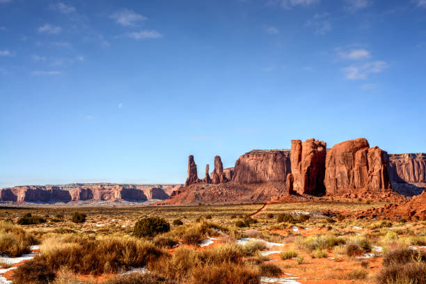 monument valley arizona navajo nation - national landmark outdoors black and white horizontal zdjęcia i obrazy z banku zdjęć