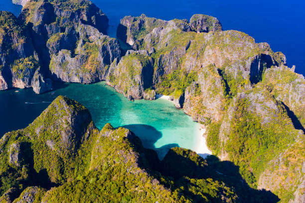 View from above, stunning aerial view of Maya Bay with its turquoise water and a white sand beach. Ko Phi Phi Le or Ko Phi Phi Leh is an island of the Phi Phi Archipelago, in the Strait of Malacca,  Krabi Province, Thailand. stock photo