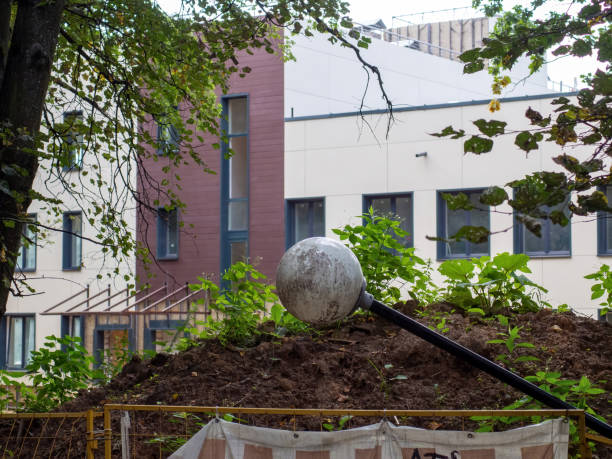 fencing near the place of repair - confined space flash imagens e fotografias de stock