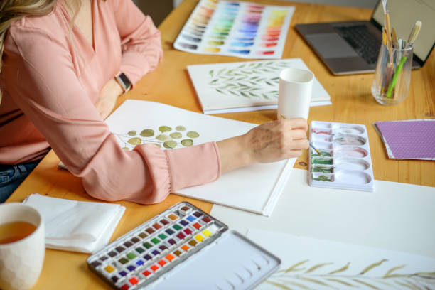 istock woman artist at work 1352323758