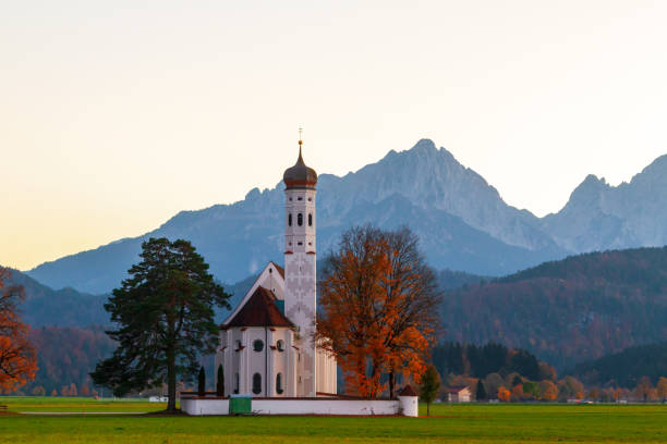 聖コロマン教会の美しい景色 - st colomans church ストックフォトと画像