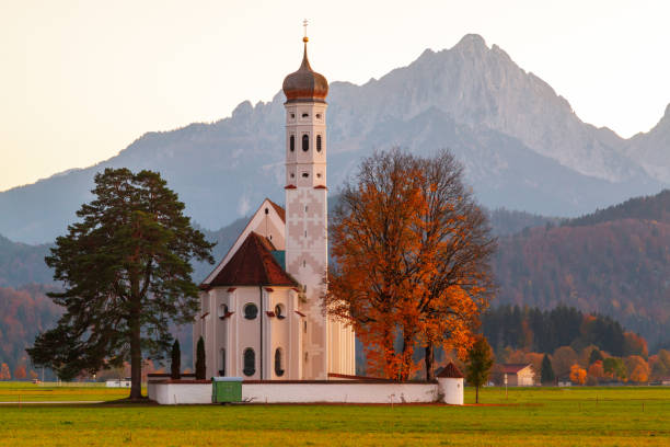 聖コロマン教会の美しい景色 - st colomans church ストックフォトと画像