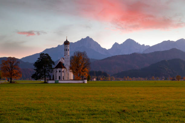 bela vista da igreja de são coloman - st colomans church - fotografias e filmes do acervo