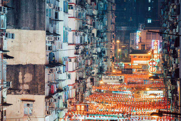 テンプルストリートのナイトマーケット、香港を見下ろす高角の景色 - crowd kowloon peninsula multi colored ストックフォトと画像