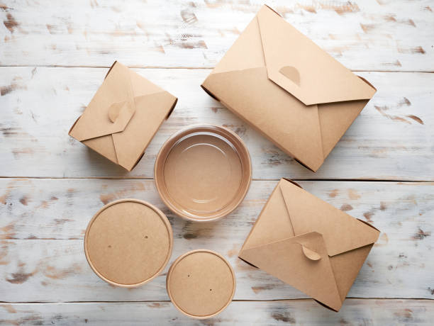 papierverpackungen für lebensmittel zum mitnehmen - lunch take out food bag paper bag stock-fotos und bilder