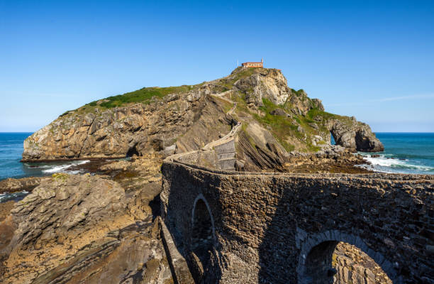 istock San Juan de gaztelugatxe (dragonstone) 1352427900