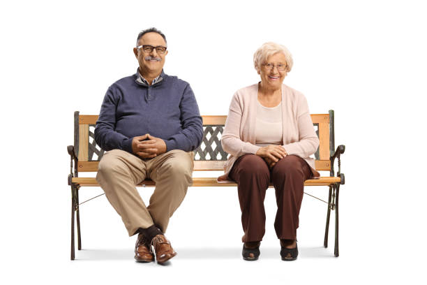 ベンチに座るカジュアルな服を着た高齢の男女 - couple indoors studio shot horizontal ストックフォトと画像