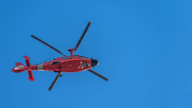 береговая охрана сша - rescue helicopter coast guard protection с�токовые фото и изображения