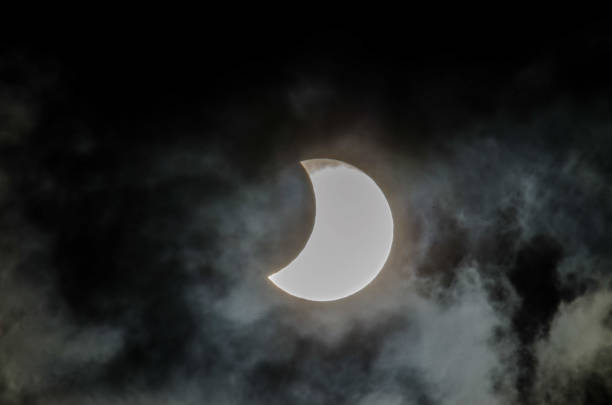 partial solar eclipse - alb imagens e fotografias de stock