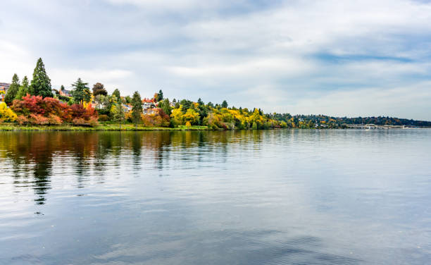 istock Lake Autumn Shoreline Homes 6 1352506076