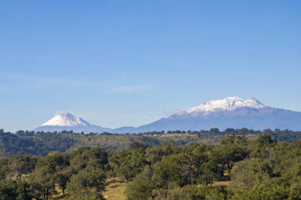 Snowy mountains of central Mexico Mountains from central Mexico popocatepetl volcano photos stock pictures, royalty-free photos & images