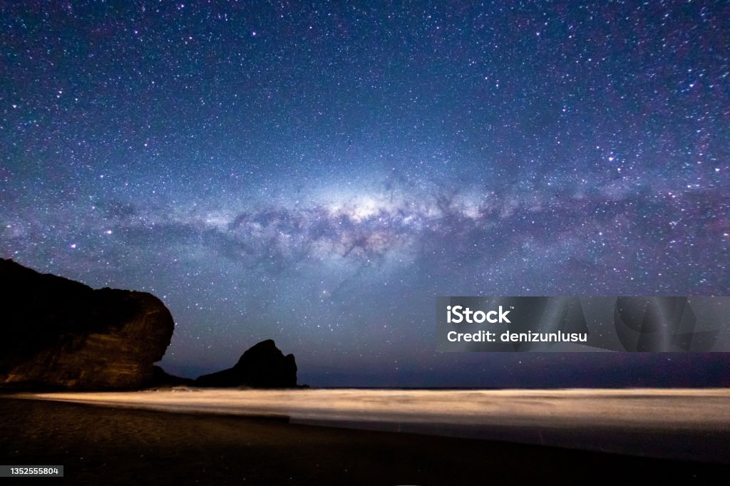 Piha Beach and Milky Way Galaxy view in Auckland, New Zealand Sky Stock Photo