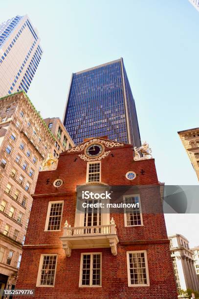 Labrador Retriever At The Old State House Boston Stock Photo - Download Image Now - Boston - Massachusetts, Historic Building, Building Exterior