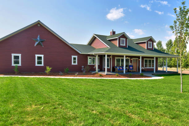 istock Modern farmhouse with look of a red barn 1352582964