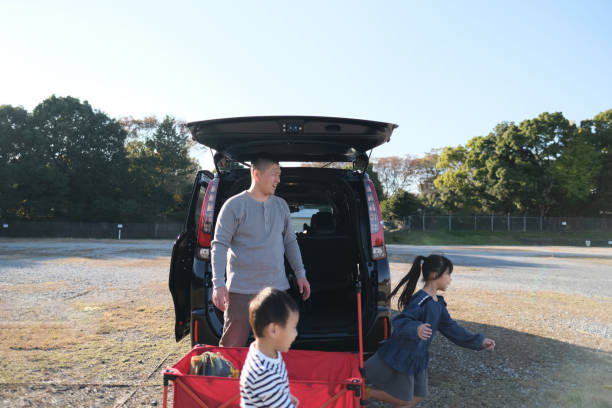 istock Family and car 1352584768