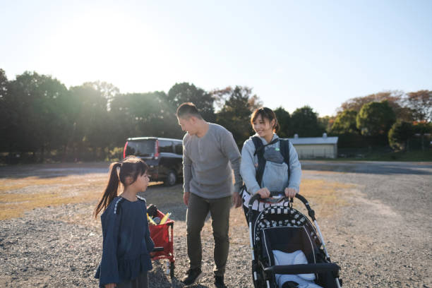 istock Family and car 1352584769