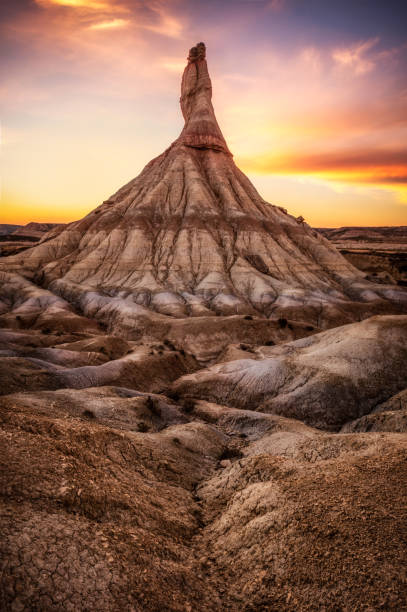 라스 바르데나스 레알레스의 카스틸데티에라 후두 - bardenas hill 뉴스 사진 이미지