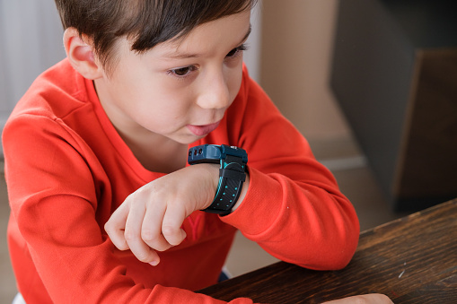 4-5 years old child using smart watch