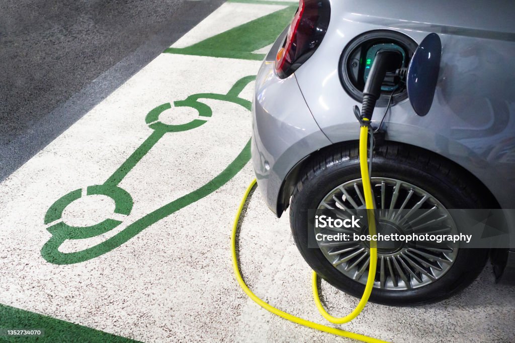 Electric car charging at charging station - Royalty-free Elektrikli Araba Stok görsel