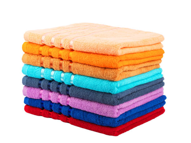 farbiges badetuch aus baumwolle, weiches frotteetuch, textur - softness textile pink terry cloth stock-fotos und bilder