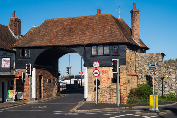 The Impressive Barbican Gate which once served as a toll gate for the bridge beyond it. Sandwich, UK - Oct 28 2021 The Impressive Barbican Gate which once served as a toll gate for the bridge beyond it. sandwich kent stock pictures, royalty-free photos & images