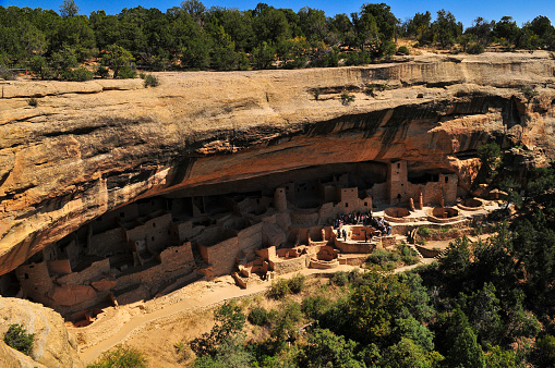 A group of tourists gather at the Cliff Palace, the largest Ancestral Puebloans cliff dwelling in North America, Mesa Verde National Park, Colorado, USA