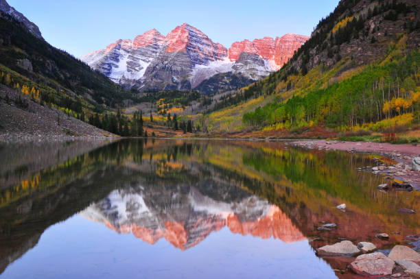 istock Dawn on the Maroon Bells 1352790430
