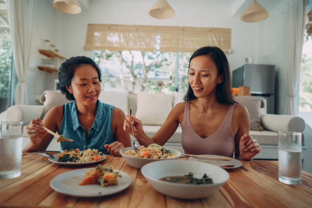 istock Roommates enjoying lunch together 1352812729