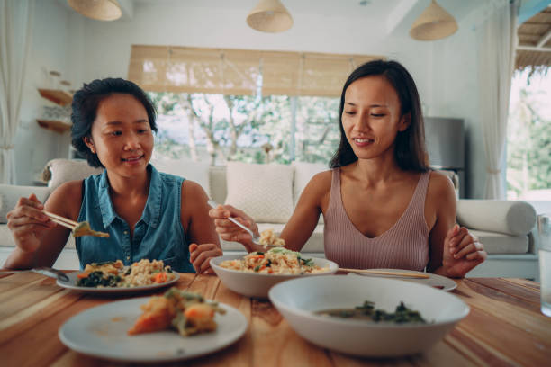 istock Roommates enjoying lunch together 1352812735