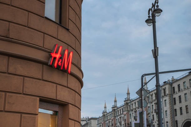 H and M sign logo building wall street shopping mall H and M sign logo building wall street shopping mall .Russia,Moscow, 13okt2021. h and m stock pictures, royalty-free photos & images