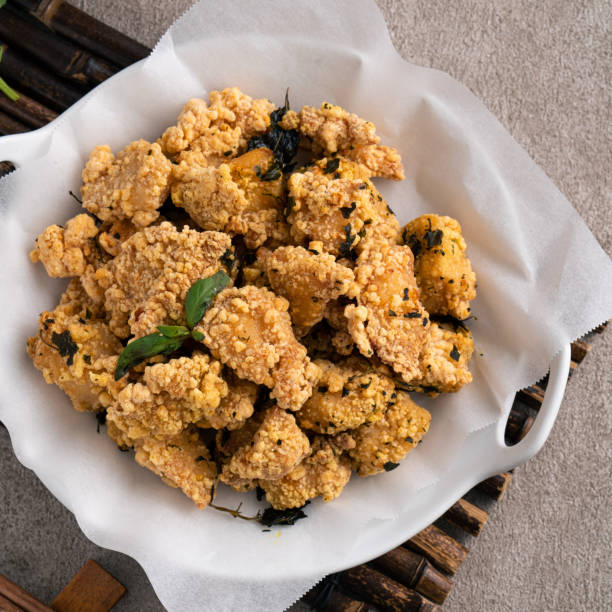 istock Delicious fried popcorn chicken in Taiwan. 1352822135