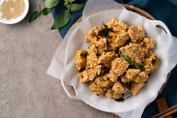 istock Delicious fried popcorn chicken in Taiwan. 1352822154