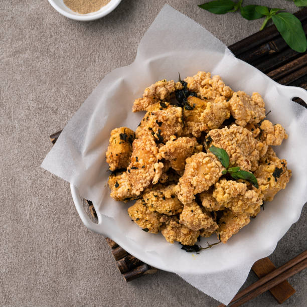 istock Delicious fried popcorn chicken in Taiwan. 1352822860