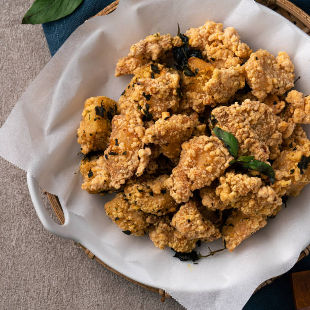 istock Delicious fried popcorn chicken in Taiwan. 1352822961