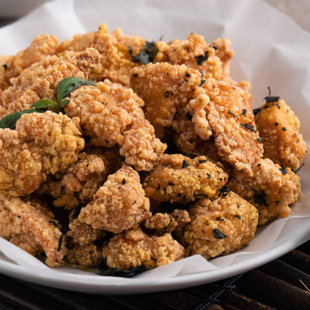 istock Delicious fried popcorn chicken in Taiwan. 1352822992